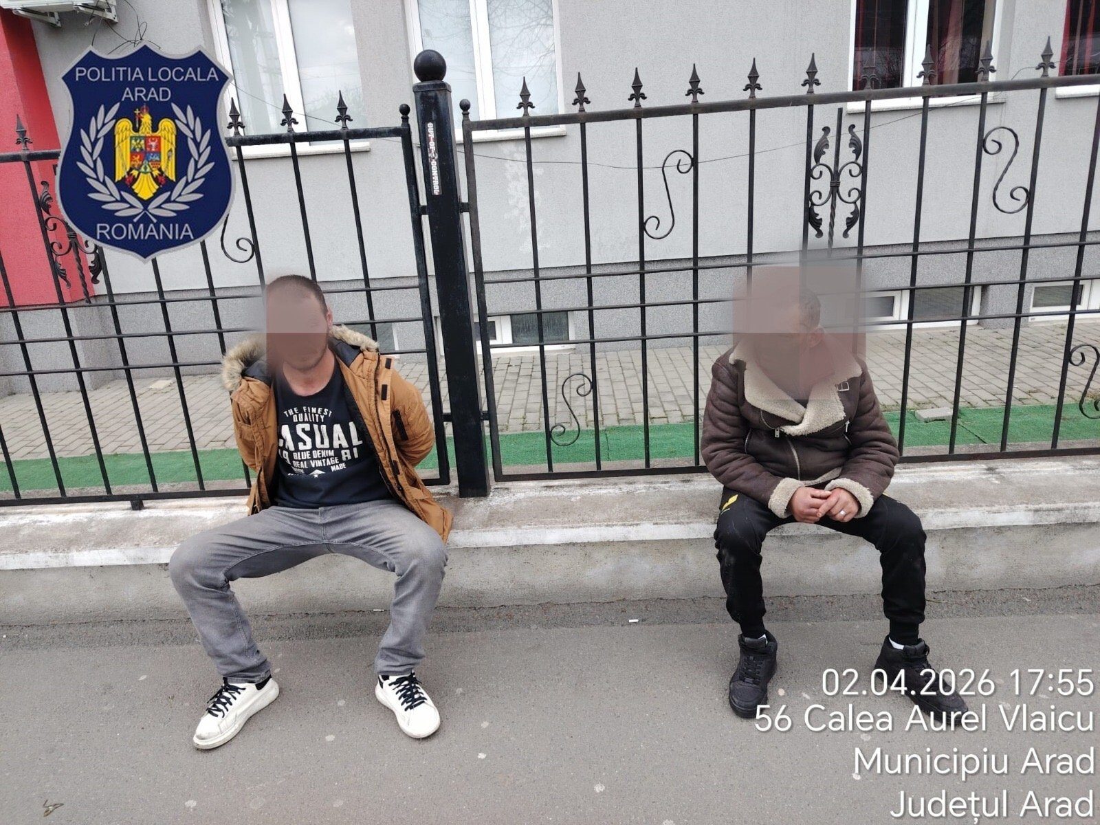 Bătaie pe stradă în ARAD: Doi bărbați, cu istoric de încălcări ale legii, au ajuns la spital Un conflict violent izbucnit pe o stradă din municipiul ARAD a dus la intervenția polițiștilor locali și la transportarea a doi bărbați la spital