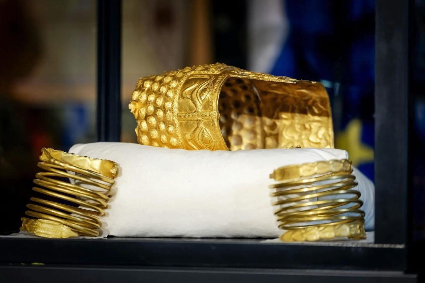 Recuperarea brățărilor dacice și a Coifului de la Coțofenești reprezintă un moment istoric pentru România, o victorie a eforturilor de recuperare a patrimoniului cultural național