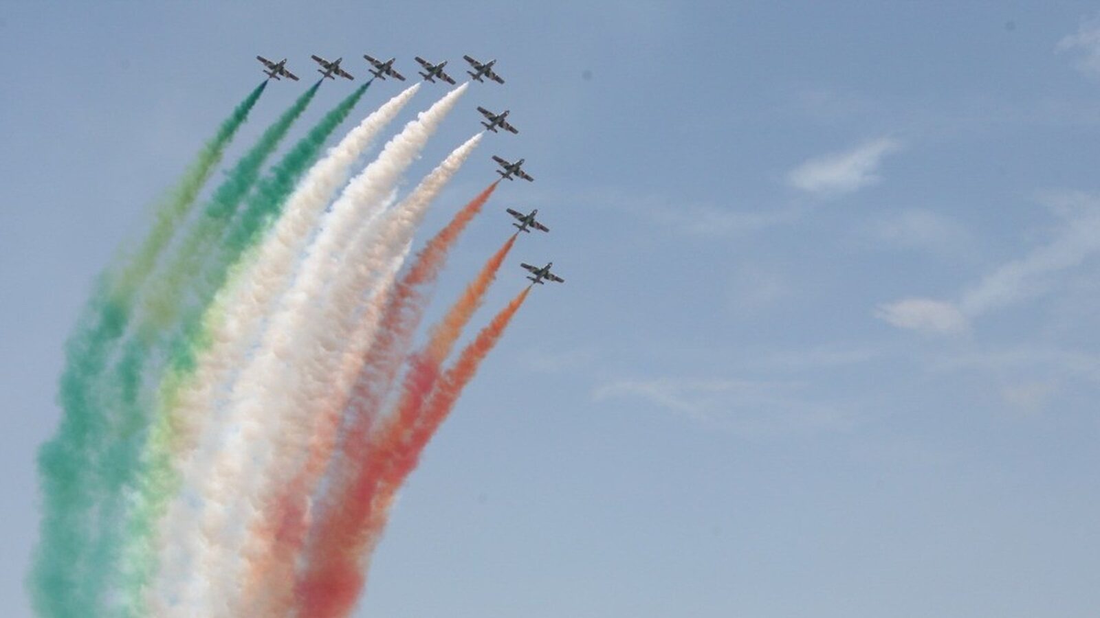 Frecce Tricolori revin la București: Spectacol aviatic BIAS 2026, anunțul așteptat!