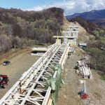 Lucrările AVANSEAZĂ! Muncitori pe șantierul Autostrăzii spre Vest: București – România conectată