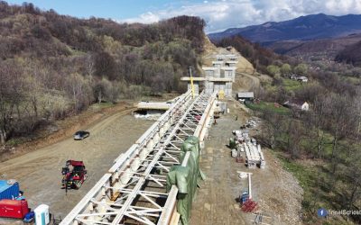 Lucrările AVANSEAZĂ! Muncitori pe șantierul Autostrăzii spre Vest: București – România conectată
