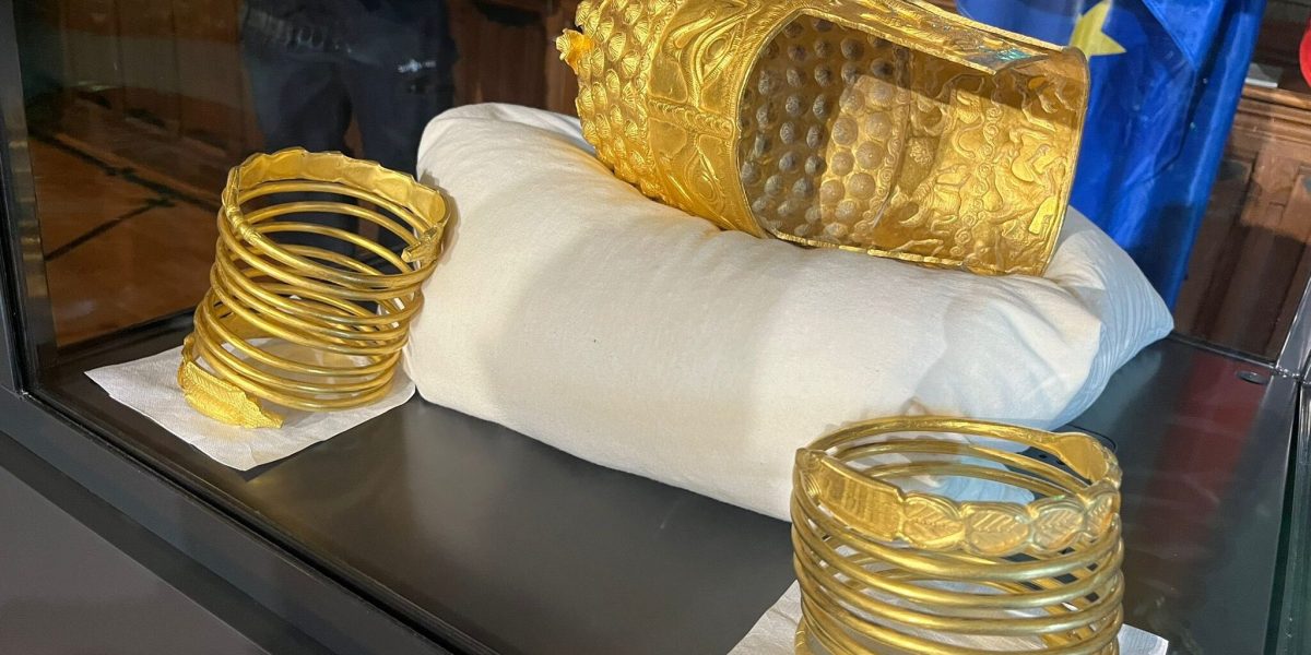 Coiful de la Coțofenești revine acasă: Expoziție la Muzeul de Istorie din București