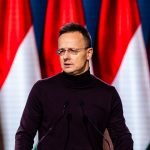 Szijjarto Peter, surprins de presa maghiară: A ajuns la minister cu microbuzul