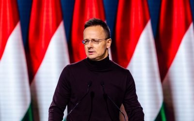 Szijjarto Peter, surprins de presa maghiară: A ajuns la minister cu microbuzul