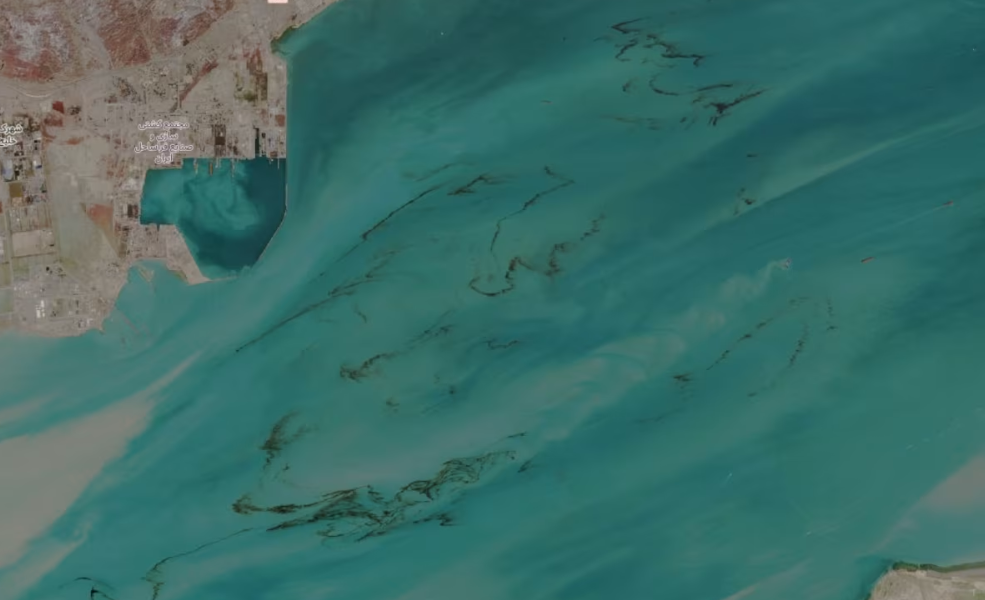 Deversări masive de petrol în Golf, după atacuri. Imaginile din spațiu