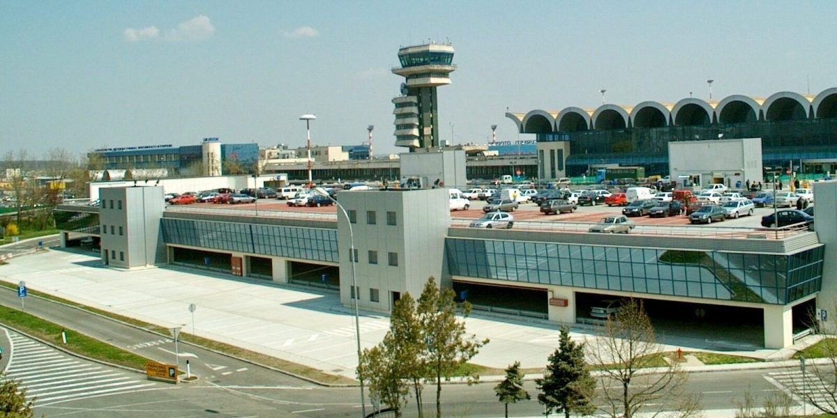 Otopeni: Parcarea de la Sosiri intră în modernizare, 400 de locuri închise