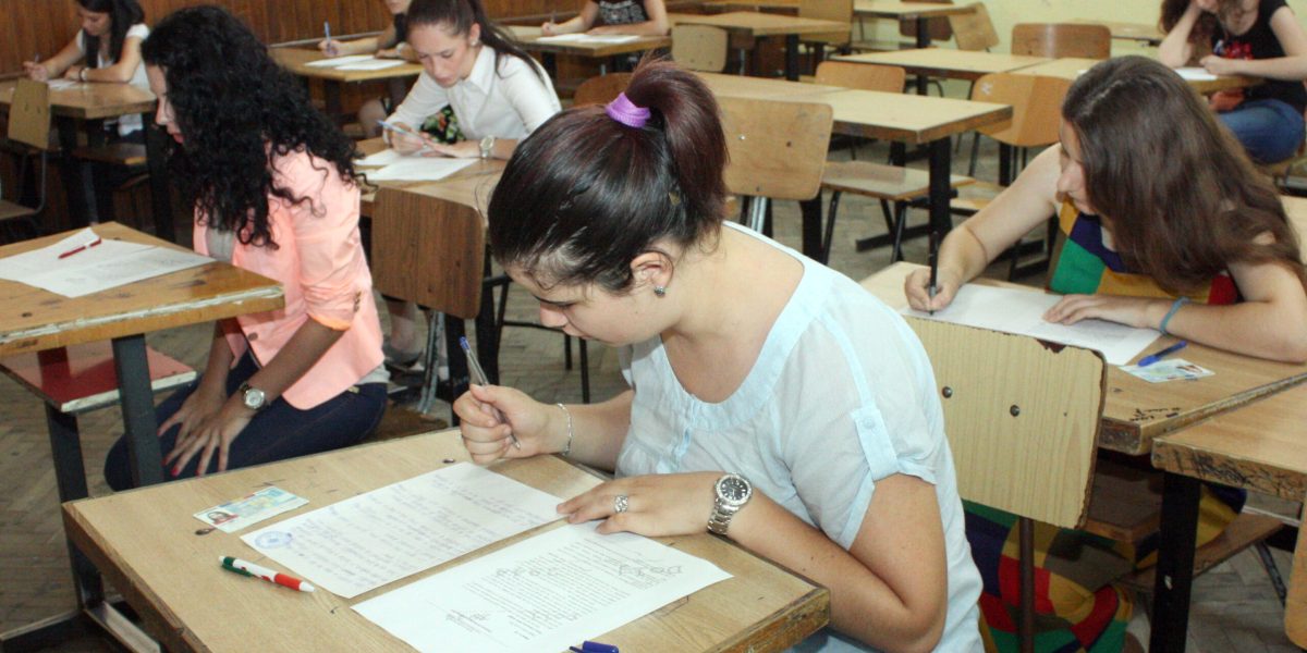 Simulările de BAC 2026: Peste 778.000 de evaluări realizate la nivel național Simulările probelor scrise ale examenului de Bacalaureat din perioada 23-26 martie 2026 au înregistrat o participare semnificativă, cu peste 778.000 de evaluări realizate în 1.364 de unități de învățământ