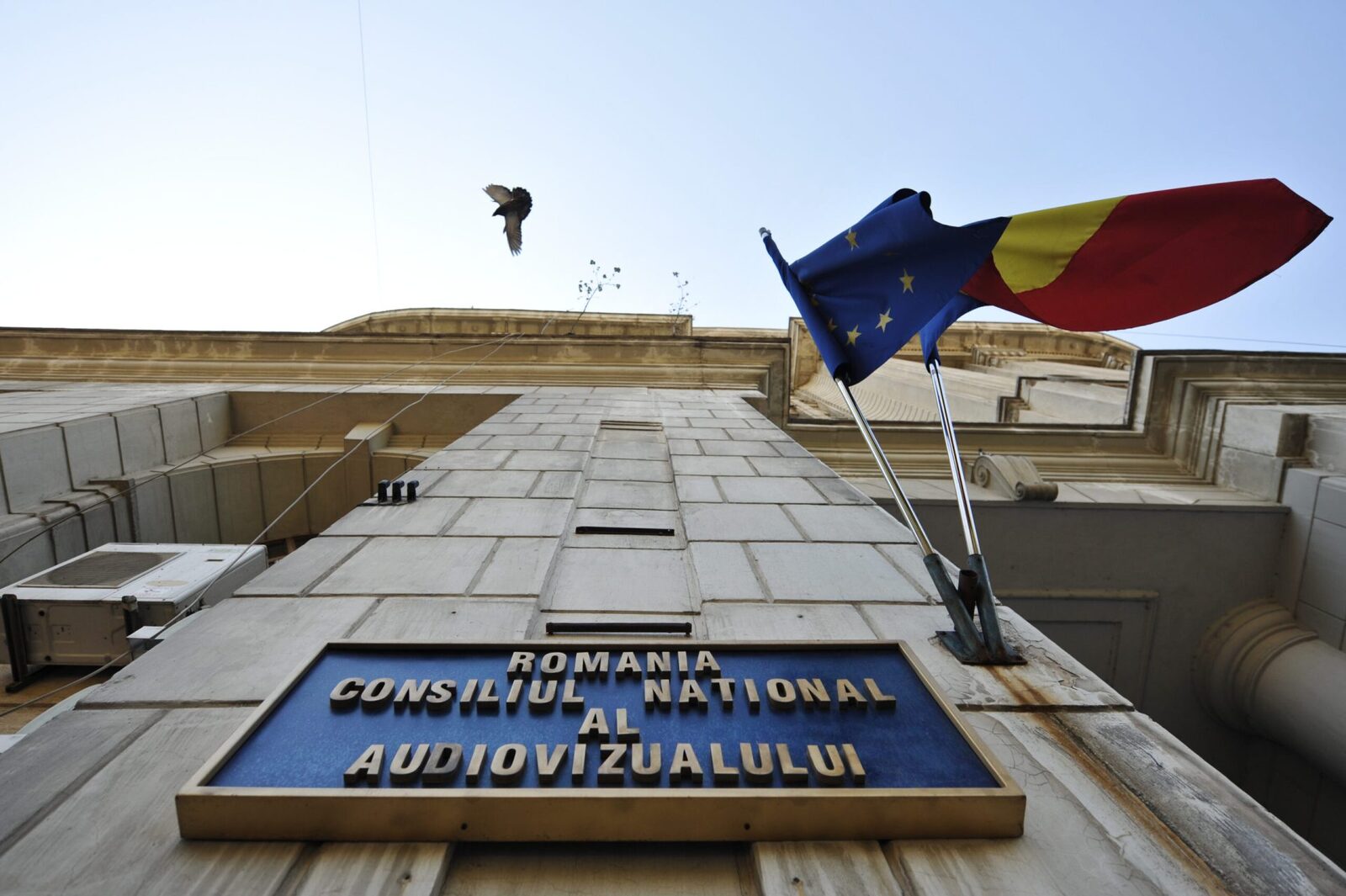 Gold FM, postul de radio deținut de fiica analistului politic Cozmin Gușă, își pierde licența de emisie după o decizie luată marți de Consiliul Național al Audiovizualului (CNA)