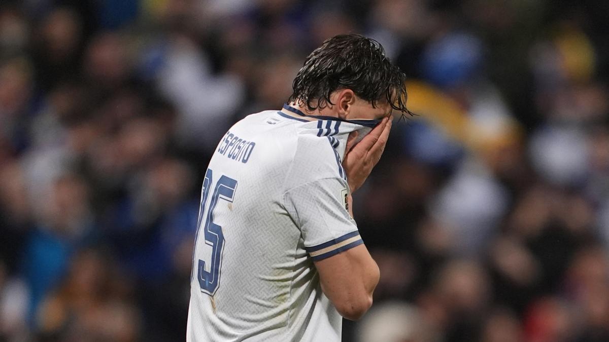 Italia, din nou acasă: Azzurri ratează al treilea mondial consecutiv Echipa națională de fotbal a Italiei a ratat calificarea la Cupa Mondială pentru a treia oară consecutiv, o performanță tristă care marchează o generație întreagă de fani care nu au văzut „Azzurri” jucând la cel mai înalt nivel
