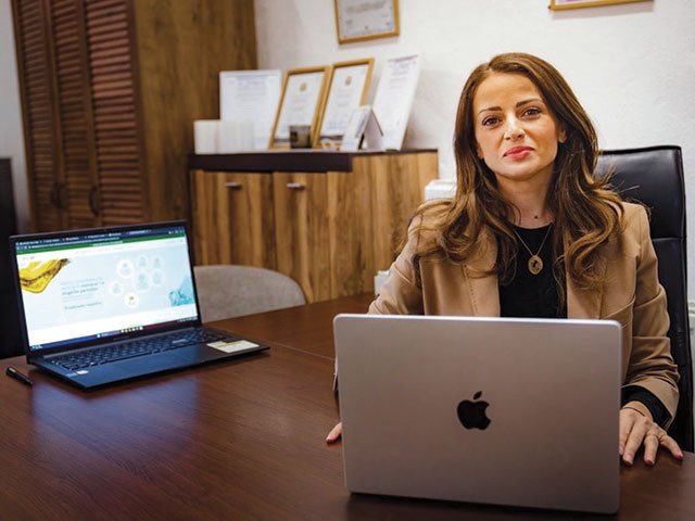 Românii cu detergentul-minune: Au făcut milioane și vizează Europa