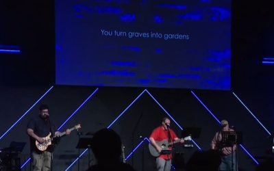 Evenimentul „Praise in the Park” mutat în interior, la Biserica Crossroads