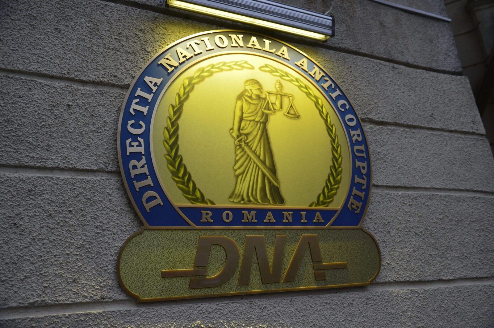 Procurorii DNA au trimis în judecată un dosar de corupție privind achiziții supraevaluate de locuințe sociale în județul Argeș