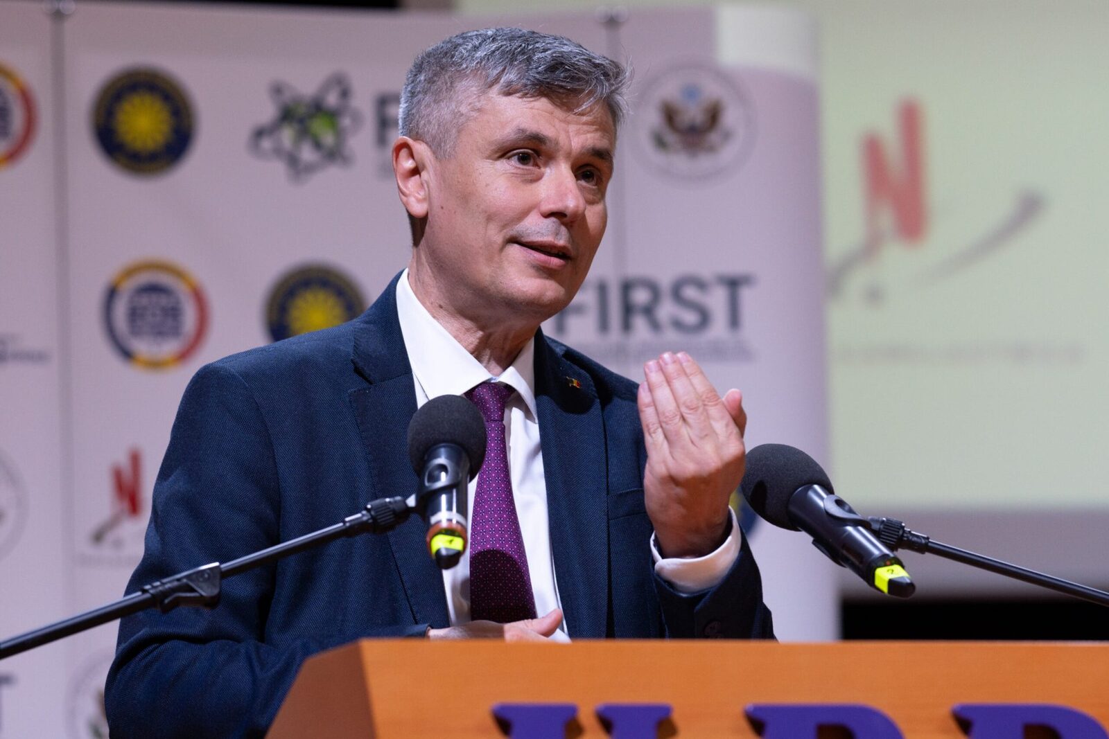 Tensiuni în coaliție: VIRGIL Popescu anticipează o ruptură între PNL și PSD EUROPARLAMENTARUL PNL, VIRGIL Popescu, a lansat un avertisment cu privire la viitorul coaliției de guvernare, sugerând o distanțare tot mai mare a PSD față de partenerii liberali