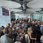 Blocaj dramatic la Milano: Zeci de pasageri, blocați pe aeroport, ajung la limita!