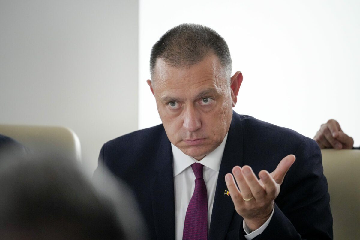 Mihai Fifor critică dur guvernarea lui Ilie Bolojan: „Multă voce, puțin talent” Senatorul PSD, Mihai Fifor, a lansat un atac dur la adresa guvernării conduse de premierul Ilie Bolojan, acuzând o lipsă de responsabilitate și o guvernare defectuoasă