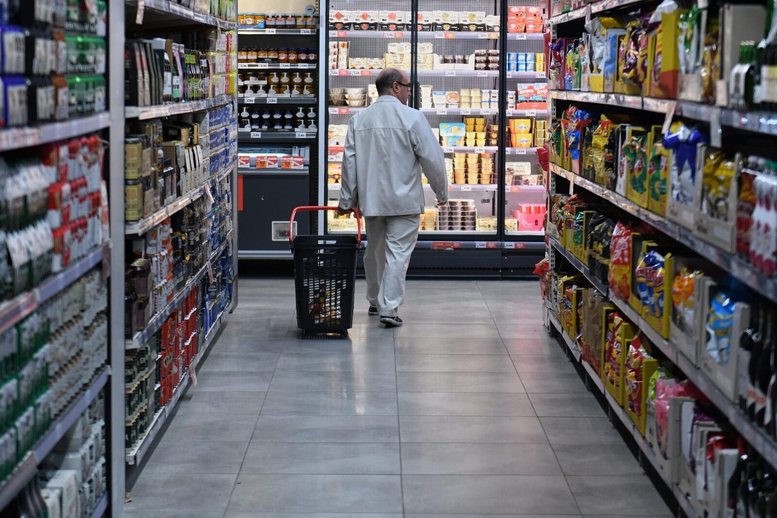 Magazinele își modifică programul de Paște: Ce trebuie să știi dacă mergi la cumpărături Sărbătorile pascale aduc modificări în programul de funcționare al magazinelor din România