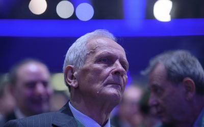 Guvernul nu a putut face mai mult pentru a reduce prețul carburanților, din cauza deficitului, spune fostul premier Theodor STOLOJAN București – Măsurile luate de Guvern pentru a atenua efectele prețurilor mari la carburanți, precum reducerea accizei la motorină cu 30 de bani pe litru și limitarea actualizării prețurilor la pompă la o singură dată pe zi, sunt singurele posibile în contextul actual