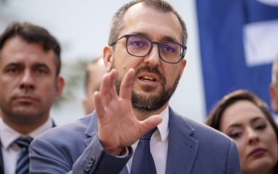 Vlad Voiculescu ripostează după declarațiile ministrului Rogobete despre procesul cu Pfizer Fostul ministru al Sănătății, Vlad Voiculescu, a reacționat la declarațiile actualului ministru, Alexandru Rogobete, referitoare la procesul pierdut de România cu compania farmaceutică Pfizer