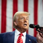 Donald Trump a demis-o pe procurorul general al SUA, Pam Bondi, în urma presiunilor legate de modul în care a gestionat dosarele referitoare la Jeffrey Epstein și a nemulțumirilor privind urmărirea penală a adversarilor politici