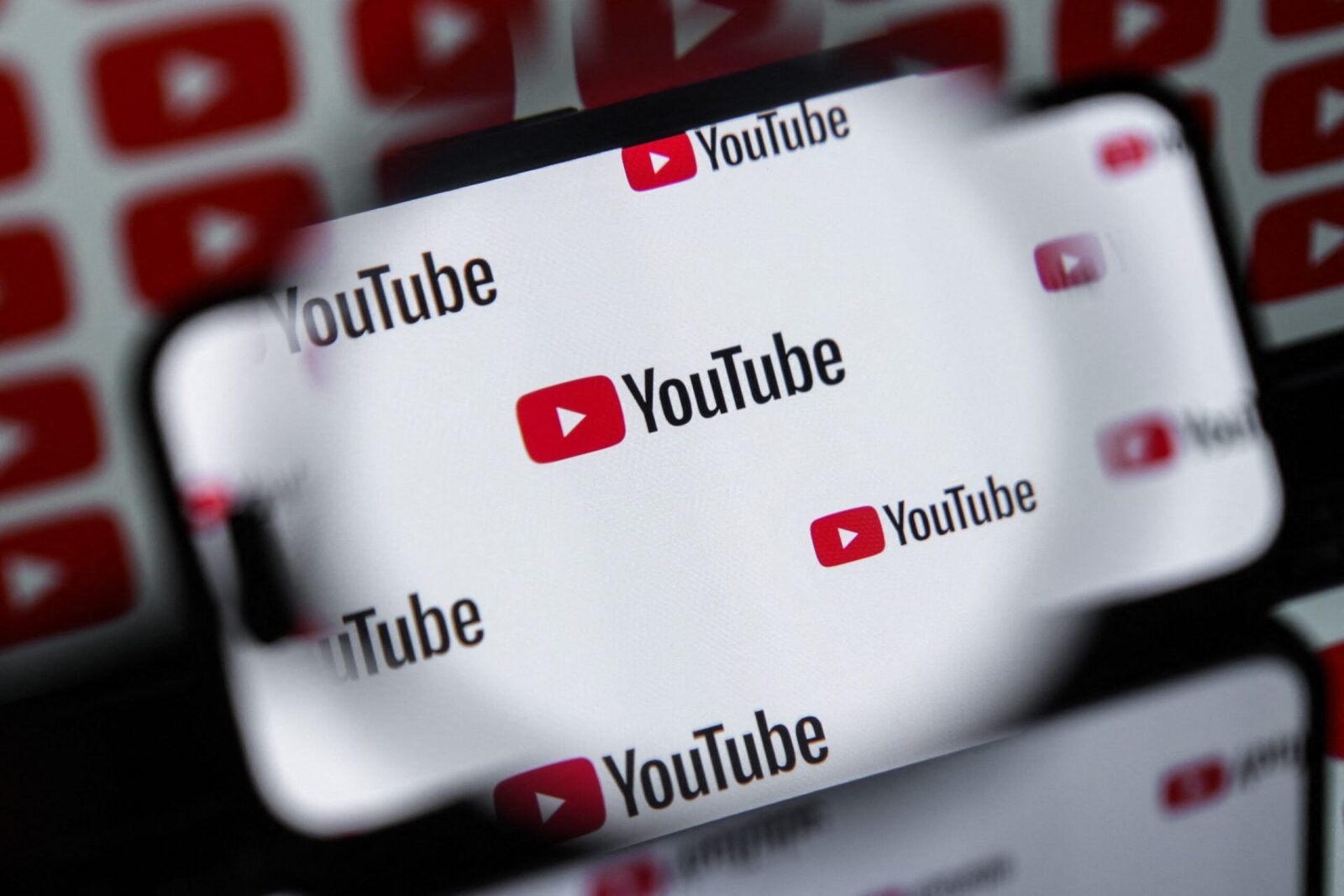Un videoclip al companiei NVIDIA, care prezenta tehnologia DLSS 5 pentru îmbunătățirea graficii în jocuri video, a fost blocat pe YouTube din cauza unor probleme legate de drepturile de autor