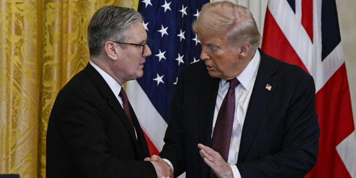 Keir Starmer, prim-ministrul britanic, s-a arătat nemulțumit de fluctuațiile prețurilor la energie din Regatul Unit, pe care le-a pus pe seama acțiunilor foștilor președinți americani și ruși, Donald Trump și Vladimir Putin