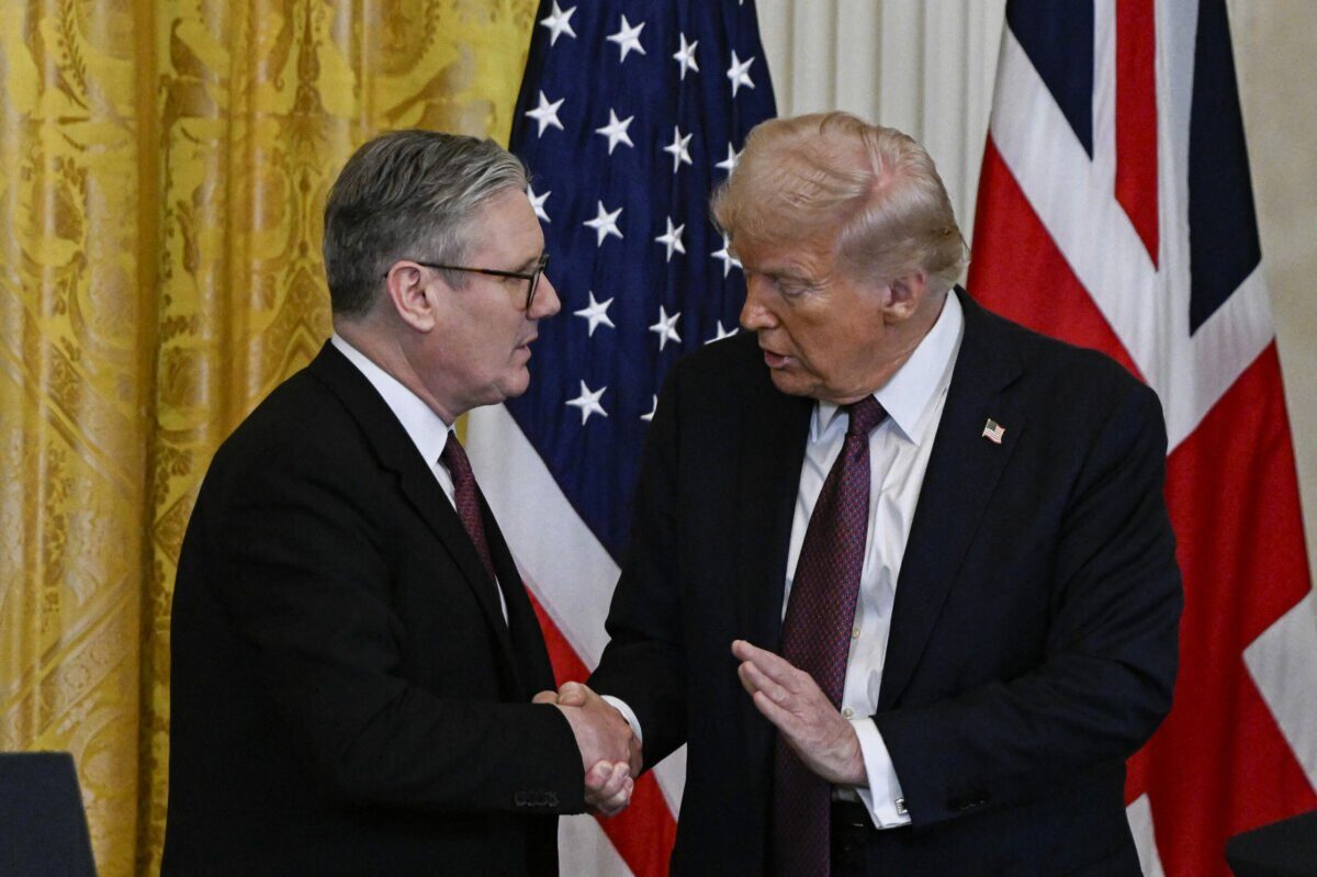Keir Starmer, prim-ministrul britanic, s-a arătat nemulțumit de fluctuațiile prețurilor la energie din Regatul Unit, pe care le-a pus pe seama acțiunilor foștilor președinți americani și ruși, Donald Trump și Vladimir Putin