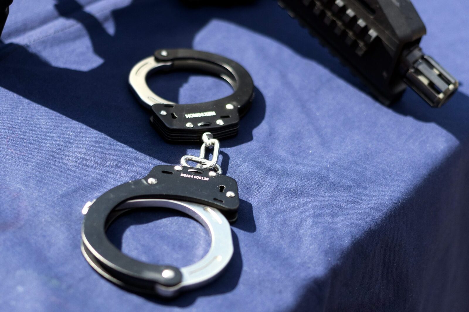 Un Cetățean Turc, Reținut cu 30 de Kilograme de Cocaină în Mehedinți Un cetățean turc, în vârstă de 45 de ani, a fost reținut în Mehedinți după ce polițiștii au descoperit 30 de kilograme de cocaină într-un TIR condus de acesta