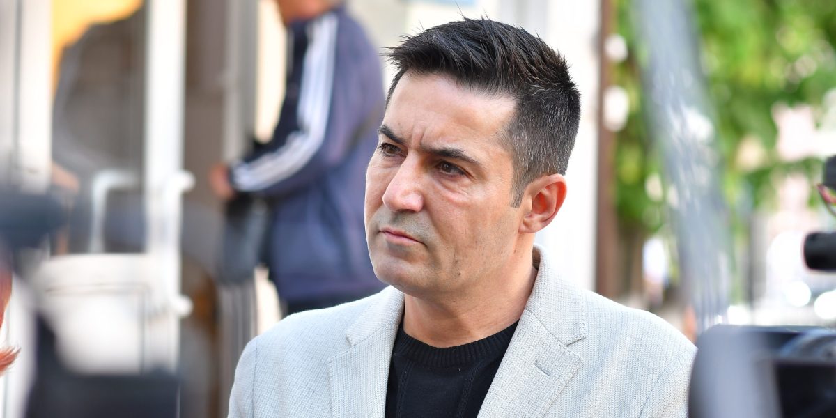 Bolojan, pe muchie de cuțit: Miniștrii se retrag din Guvern