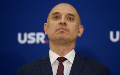 România, condamnată la plata a 600 de milioane de euro către Pfizer: Mihaiu (USR) arată cu degetul către Ciucă și Rafila Un tribunal din Bruxelles a decis în primă instanță că România trebuie să achite 600 de milioane de euro către compania farmaceutică Pfizer, ca urmare a nerespectării contractului pentru achiziția de vaccinuri anti-COVID