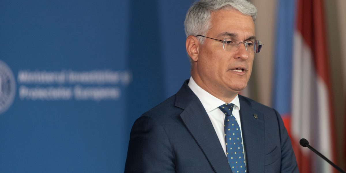 Ancheta Europeană: Microbuze școlare electrice, sub lupa PNRR. Pîslaru a sesizat