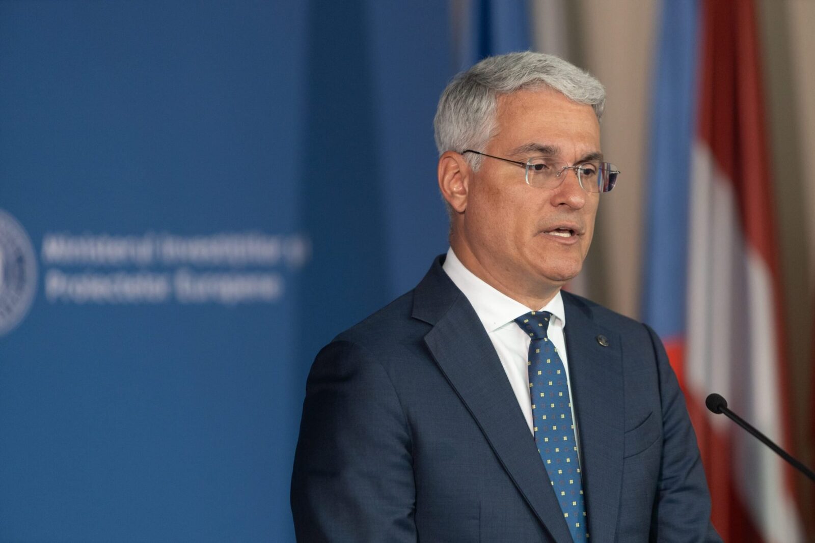 Ancheta Europeană: Microbuze școlare electrice, sub lupa PNRR. Pîslaru a sesizat