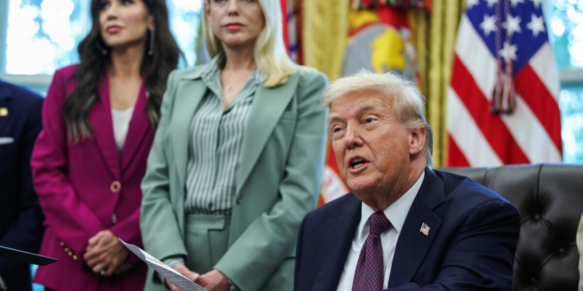 Nu-și ascultă sfătuitorii! Donald Trump, nervos și…improvizează!