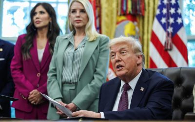 Nu-și ascultă sfătuitorii! Donald Trump, nervos și…improvizează!