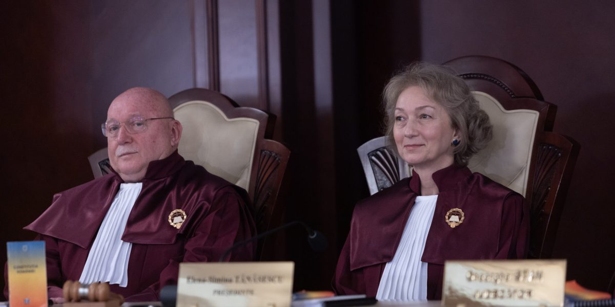 Vulnerabilitățile democrației: Atacul vine din interior, nu de la DUȘMANI