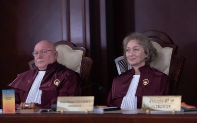 Vulnerabilitățile democrației: Atacul vine din interior, nu de la DUȘMANI