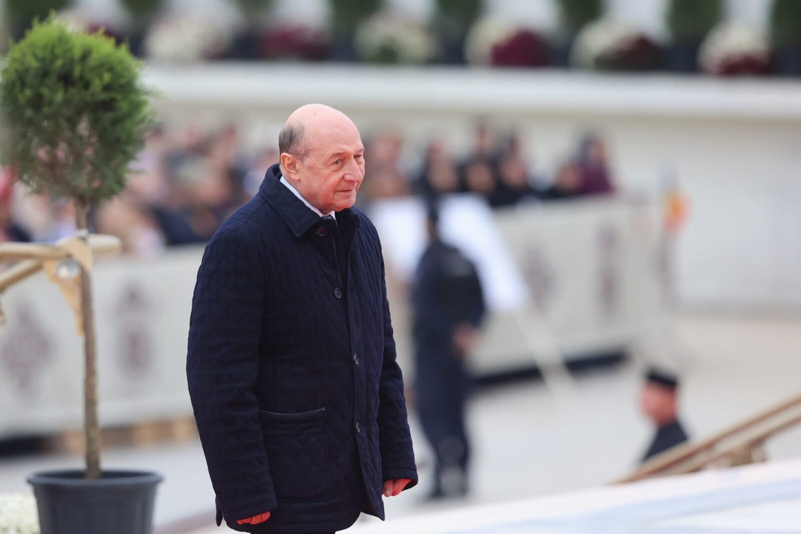 Băsescu, despre criza de combustibil: „Trebuie raționalizat de pe acum” Fostul președinte al României, TRAIAN Băsescu, a avertizat asupra unei posibile crize de combustibil, pledând pentru raționalizare și criticând intervenția statului asupra prețurilor