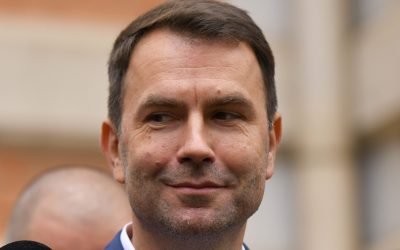 Drulă acuză o „înțelegere politică” în cazul împărțirii impozitului pe venit în București Deputatul USR Cătălin Drulă a criticat dur propunerea primarului general al Capitalei, Ciprian Ciucu, privind împărțirea impozitului pe venit între municipiu și sectoare
