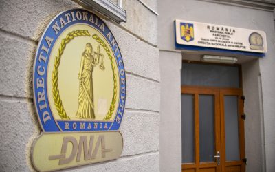 Arhitectul-șef al Municipiului Baia Mare, Vizat de DNA într-un Dosar de Corupție Procurorii Direcției Naționale Anticorupție (DNA) au dispus punerea în mișcare a acțiunii penale și luarea măsurii controlului judiciar pentru patru persoane, printre care și arhitectul-șef al municipiului Baia Mare