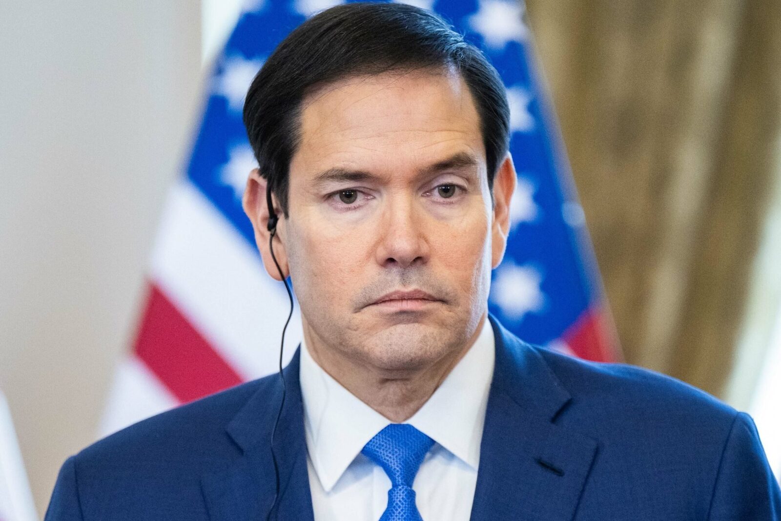Oficial american laudă România pentru reacția „rapidă și decisivă” Un înalt oficial din cadrul Departamentului de Stat al Statelor Unite ale Americii a lăudat răspunsul României, considerat „rapid și decisiv”, subliniind rolul țării noastre drept un partener de încredere pentru SUA