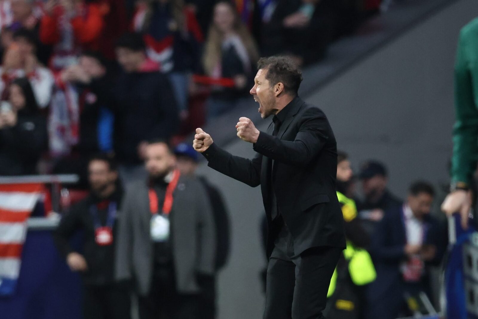 Atleții spulberă Barcelona și merg mai departe în UCL