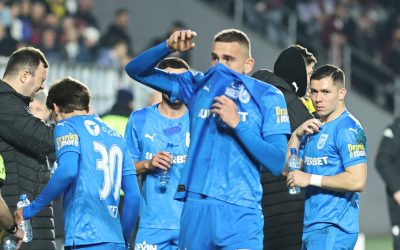 Universitatea Craiova învinge CFR Cluj și urcă în clasament Universitatea Craiova a învins pe CFR Cluj cu scorul de 2-0 într-un meci disputat pe teren propriu, pe stadionul „Ion Oblemenco”