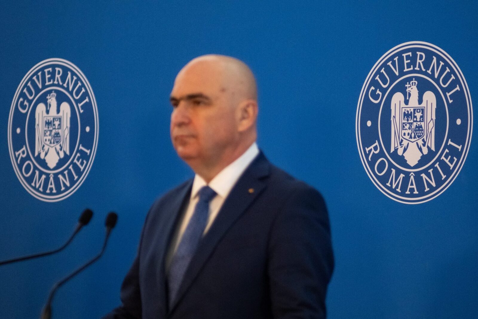 Guvernul, în pericol? Premierul Bolojan vorbește despre riscurile unei remanieri Premierul Ilie Bolojan a reacționat la speculațiile privind o posibilă retragere a miniștrilor PSD din guvern, un scenariu intens dezbătut în contextul consultărilor interne din cadrul partidului