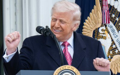 Trump, Paște diferit: Ocolirea bisericii și mesajul controversat Fostul președinte american, Donald Trump, a ales un Paște atipic, ignorând slujba religioasă tradițională și optând pentru un tur cu mașina al Washingtonului