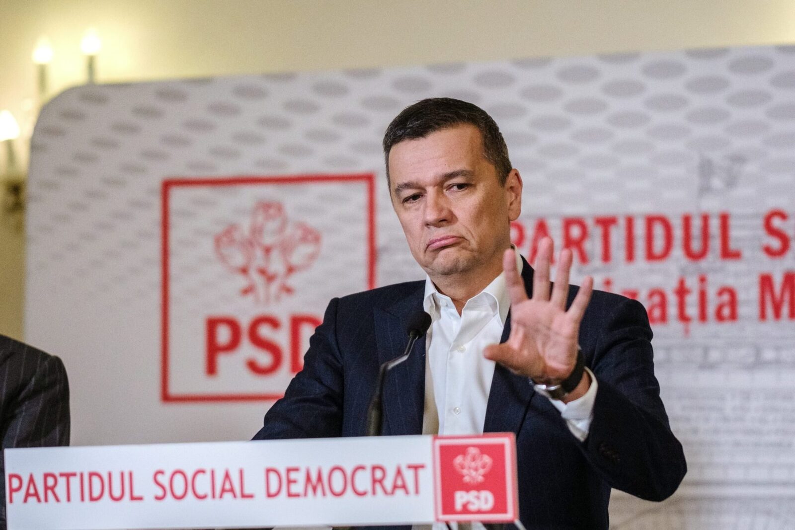 Grindeanu : Coaliția de guvernare, pe un drum „proast” Liderul Partidului Social Democrat (PSD), Sorin Grindeanu, a emis un avertisment dur referitor la direcția actuală a coaliției de guvernare, subliniind faptul că prioritățile Executivului ar trebui să fie indicatorii macroeconomici și bunăstarea cetățenilor