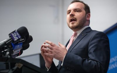 România, obligată la plata a 3 miliarde de lei pentru dozele de vaccin anti-COVID necomandate Tribunalul de la Bruxelles a decis ca România să plătească aproximativ 3 miliarde de lei pentru cele 29 de milioane de doze de vaccin anti-COVID care nu au fost comandate și nici livrate, contractate în 2021