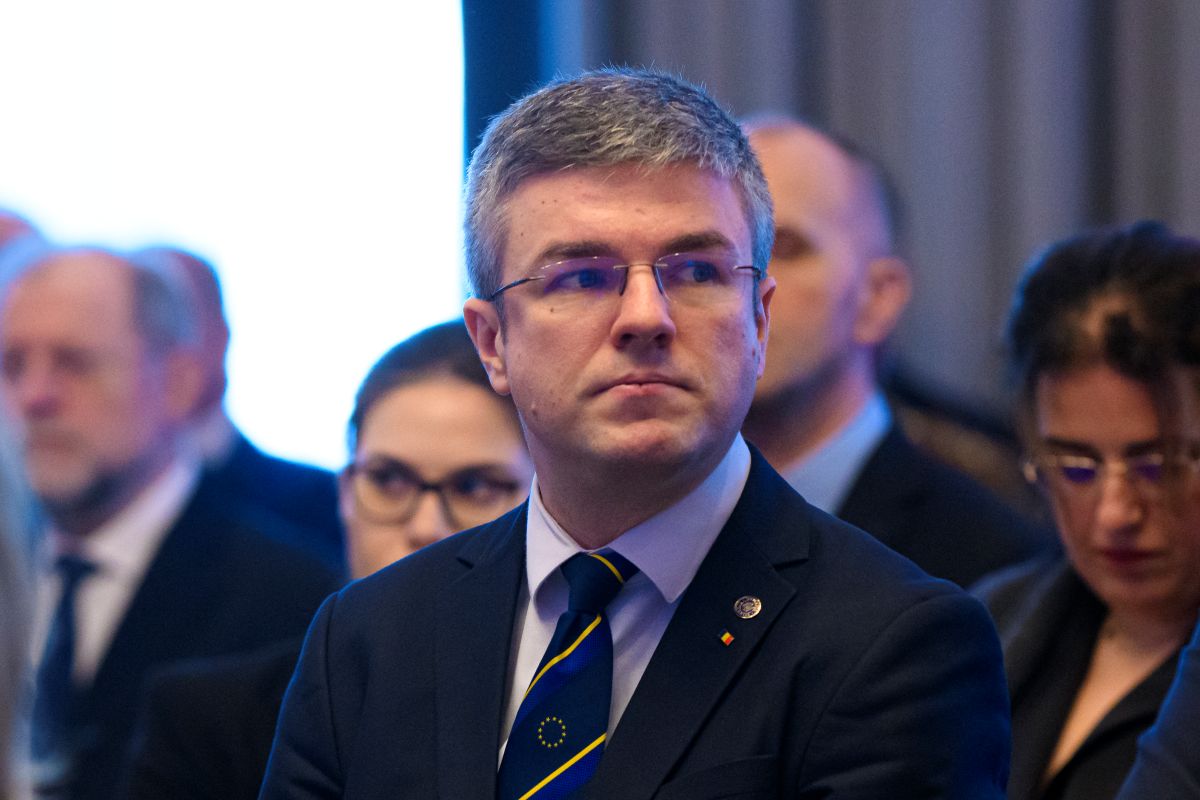 Situația Șantierului Naval Mangalia: Falimentul, O Decizie Greu de Luat Șantierul Naval Mangalia se confruntă cu o criză majoră, compania Damen, deținătoarea majoritară a creanțelor, alegând falimentul în urma unei adunări a creditorilor