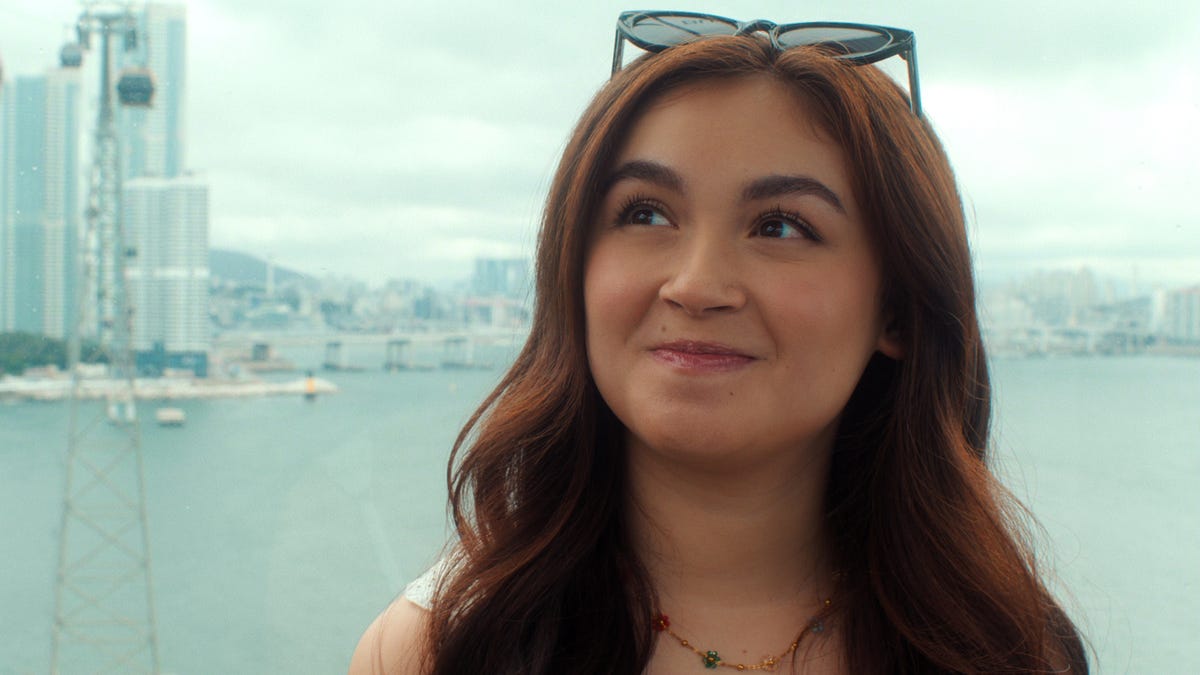 „XO, Kitty” revine pe Netflix cu un sezon 3 plin de surprize și despărțiri Sezonul 3 al serialului „XO, Kitty” a debutat pe Netflix pe 2 aprilie, aducând cu sine noi aventuri, drame romantice și, bineînțeles, o mulțime de surprize pentru Kitty Covey și prietenii săi