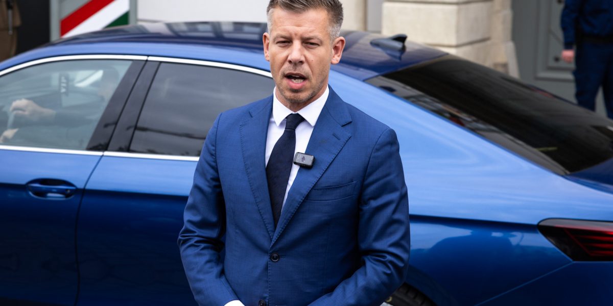 Demisie forțată: Președintele și „marionetele” riscă demiterea prin amendament constituțional