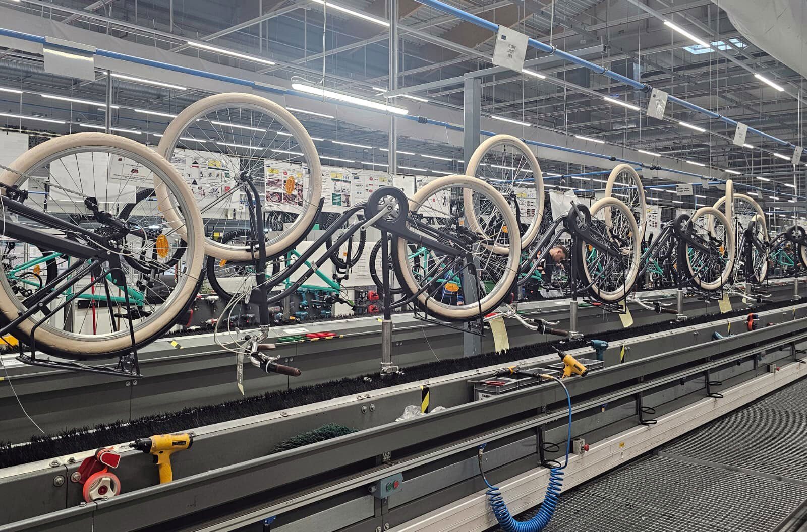 Decathlon a transformat Timișoara într-un important centru de producție de biciclete, producând anual 800.000 de unități, majoritatea destinate pieței europene