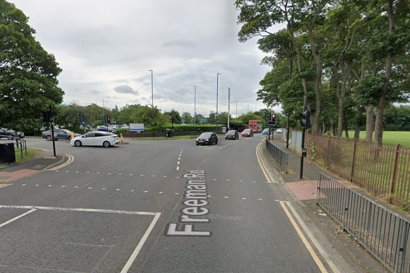 Accident GRAV în Newcastle: Doi oameni, la spital după impact